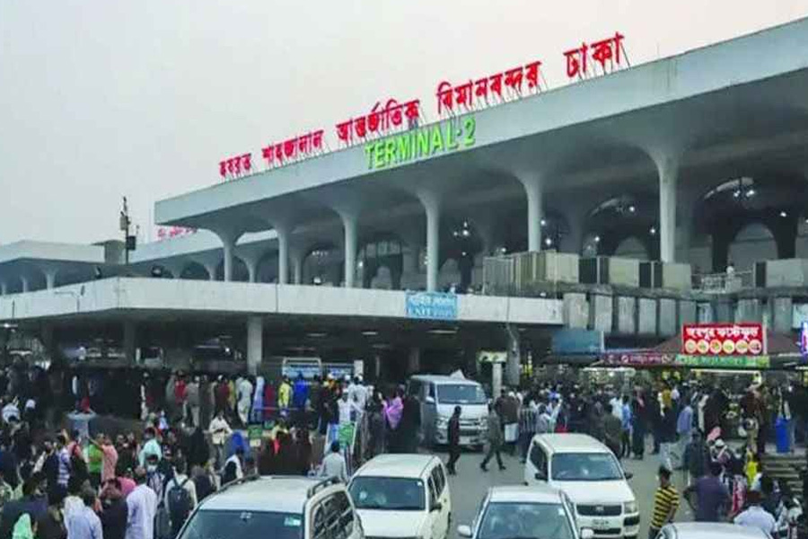 শ্রীলঙ্কাগামী ২২ বাংলাদেশি শ্রমিককে বিমানবন্দরে আটকাল পুলিশ