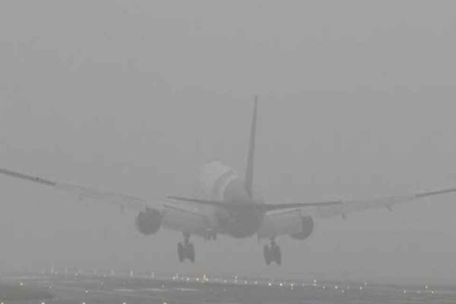 ঘন কুয়াশায় ঢাকায় নামতে পারেনি ৮ ফ্লাইট