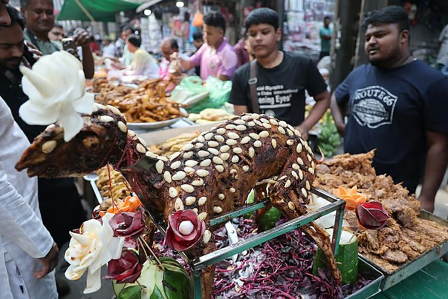 বড় বাপের পোলায় খায়, ঠোঙায় ভইরা লইয়া যায়
