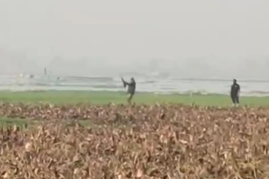 নবীনগরের চরলাপাংয়ে বালু সন্ত্রাসীদের তাণ্ডব, আহত ১০ জন