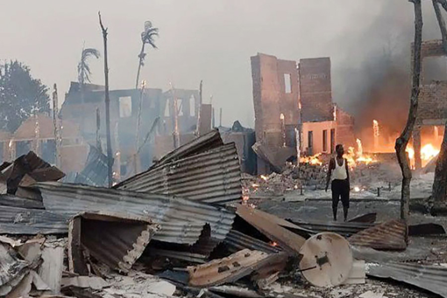 মিয়ানমারে ধর্মীয় উৎসবে বিক্ষোভে জান্তার হামলায় নিহত ৪০