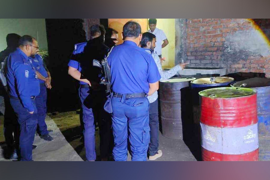 গাজীপুরে ৩ হাজার লিটার ডিজেল মজুদ, ব্যবসায়ীকে জরিমানা