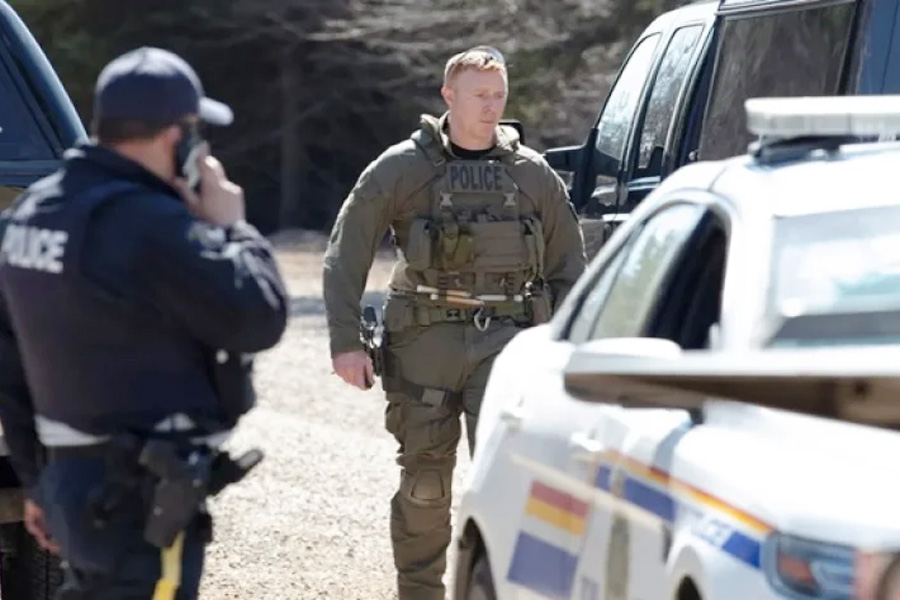 কানাডায় স্কুল ও আবাসিকে বন্দুক হামলা, হামলাকারীসহ নিহত ১০