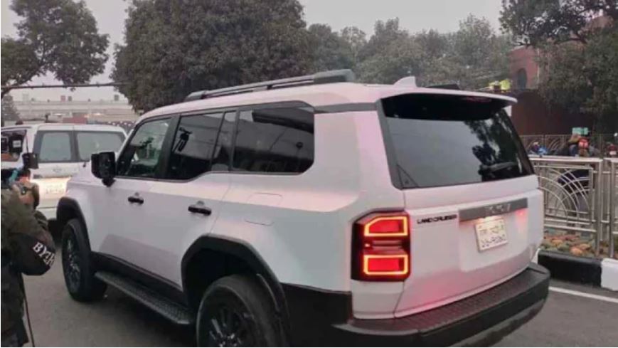 তারেক রহমানের জন্য বিমানবন্দরে পৌঁছেছে বুলেটপ্রুফ গাড়ি