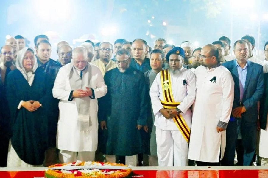 ভাষা শহীদদের প্রতি প্রধান বিচারপতির শ্রদ্ধা নিবেদন