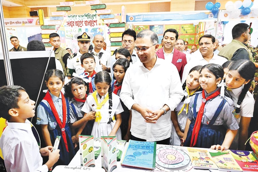 প্রাথমিক শিক্ষা পদক-২০২৬ প্রদান অনুষ্ঠানে স্টল পরিদর্শন করেন প্রধানমন্ত্রী তারেক রহমান। ছবি- সংগৃহীত