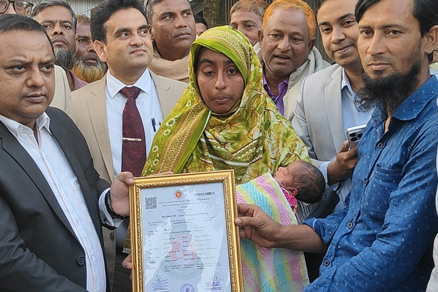 ভোটকেন্দ্রে জন্ম, শিশুর নাম রাখা হলো বেগম খালেদা জিয়া