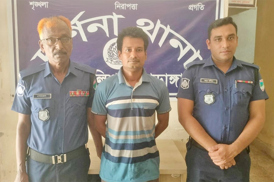 দর্শনায় পুলিশের পৃথক অভিযানে নিষিদ্ধ ছাত্রলীগের সাবেক ২ নেতা আটক