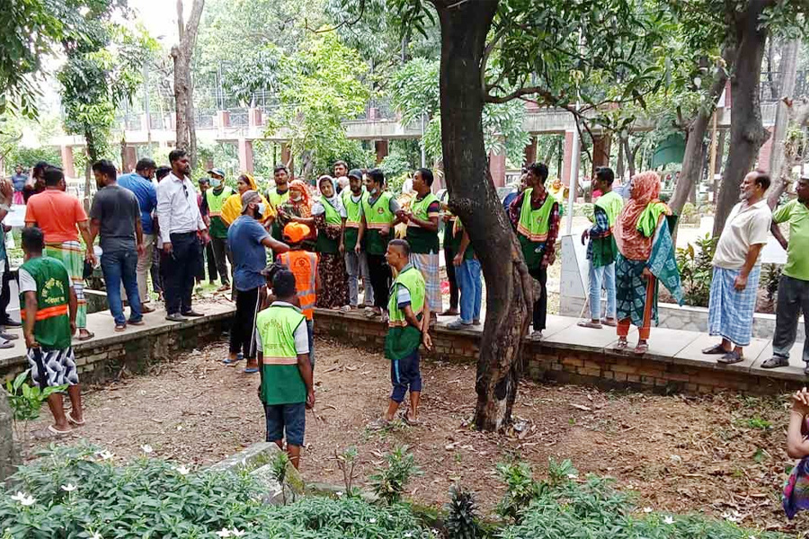 সেবা কার্যক্রম বন্ধের কর্মসূচি থেকে সরে এলো পরিচ্ছন্নতাকর্মীরা