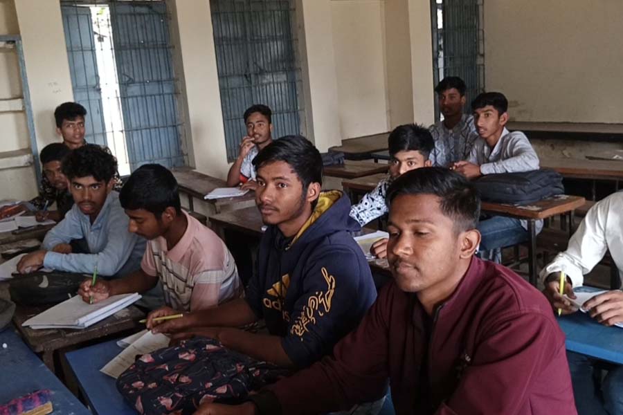 পঞ্চগড়ে দুই বিদ্যালয়ে শ্রেণিকক্ষে কোচিং বাণিজ্যের অভিযোগ