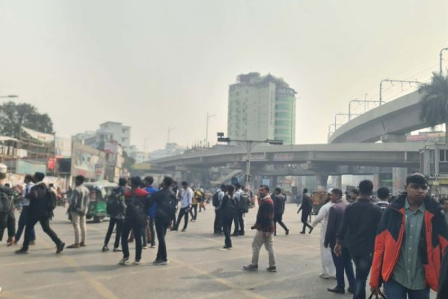 নতুন কর্মসূচি দিয়ে সড়ক ছাড়ল ৭ কলেজের শিক্ষার্থীরা