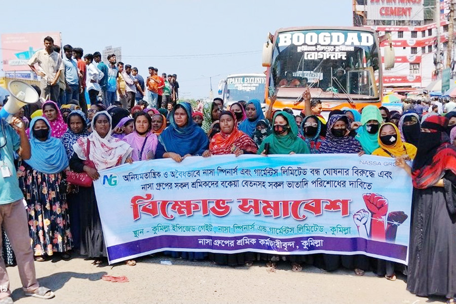 কুমিল্লায় নাসা গ্রুপের শ্রমিকদের মহাসড়ক অবরোধ, তীব্র যানজট