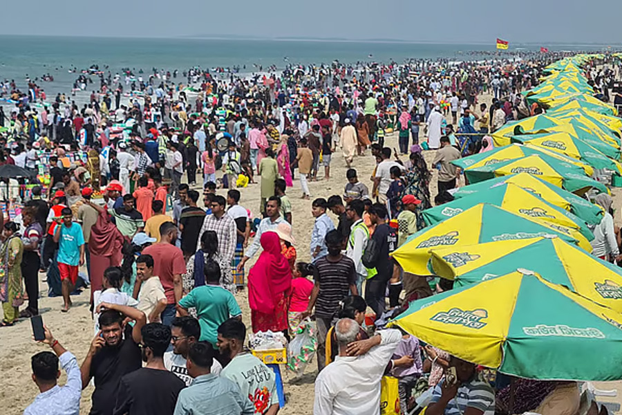 ৭ দিনে ৬ লাখ পর্যটক কক্সবাজারে, ব্যবসা ৬শ’ কোটি টাকা