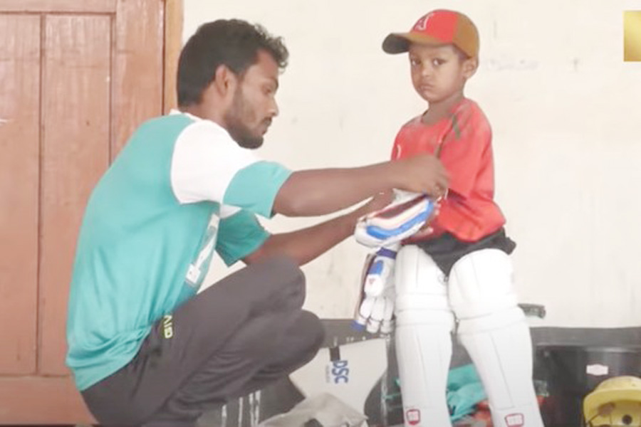 ইউটিউব দেখে প্রশিক্ষণ, ৩ বছর বয়সেই ক্রিকেটার ঈসা