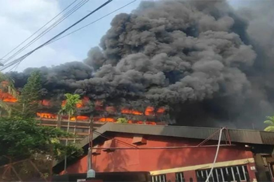 ১৭ ঘণ্টা পর নিয়ন্ত্রণে চট্টগ্রাম ইপিজেডের আগুন