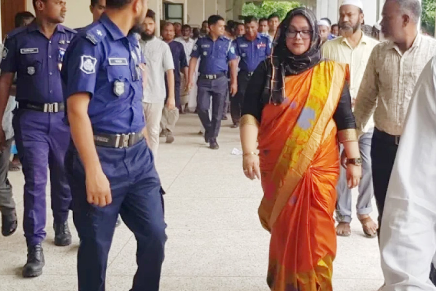 সাংবাদিক নির্যাতন মামলায় সাবেক ডিসিকে জামিন