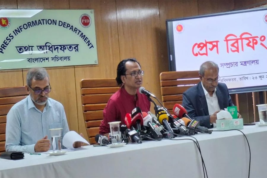 পেছনে কিছু রাষ্ট্রীয় গোপনীয়তাও থাকতে পারে: তথ্য উপদেষ্টা