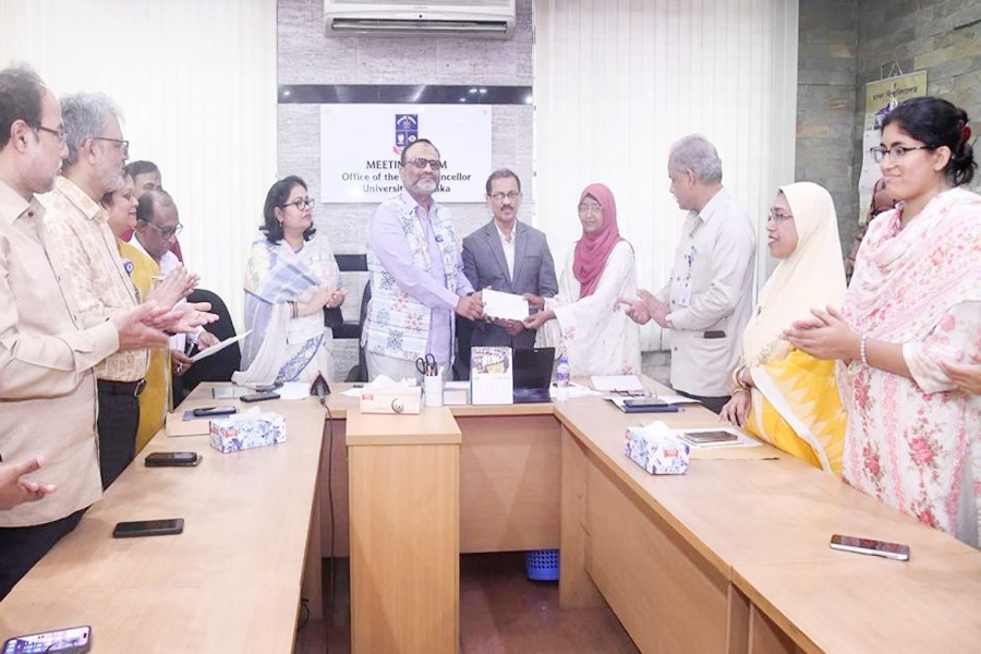 ঢাবি ছাত্রীদের অ্যাকাউন্টে যাচ্ছে ৩ হাজার টাকা