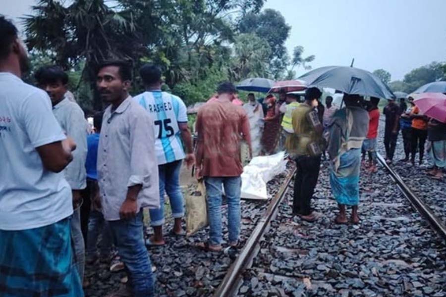 দামুড়হুদায় ট্রেনের ধাক্কায় দুই মোটরসাইকেল আরোহী নিহত