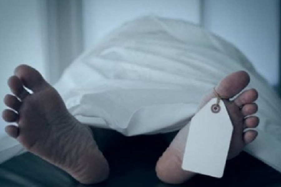 মধ্যরাতে ঢাকায় সড়ক দুর্ঘটনায় বাবা-মেয়েসহ নিহত ৩