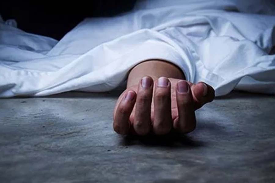 রাজারহাটে সুপারি গাছ থেকে পড়ে যুবকের মৃত্যু