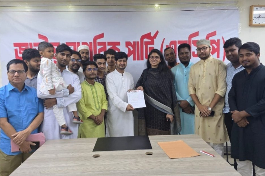 এনসিপির মনোনয়ন ফরম নিলেন আসাদুল ইসলাম মুকুল