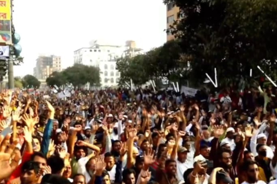 ঢাকা-৪ আসনে নির্বাচনী জনসভায় জনতার ঢল