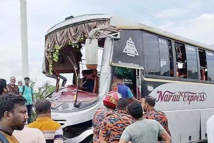 ঢাকা-ভাঙ্গা এক্সপ্রেসওয়েতে ৪ বাসের সংঘর্ষ, আহত ২৫