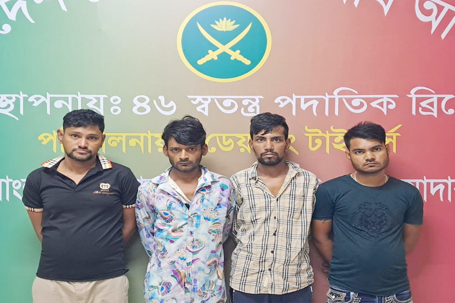 বিদেশি পিস্তল ও মাদকসহ গ্রেপ্তার  ৪