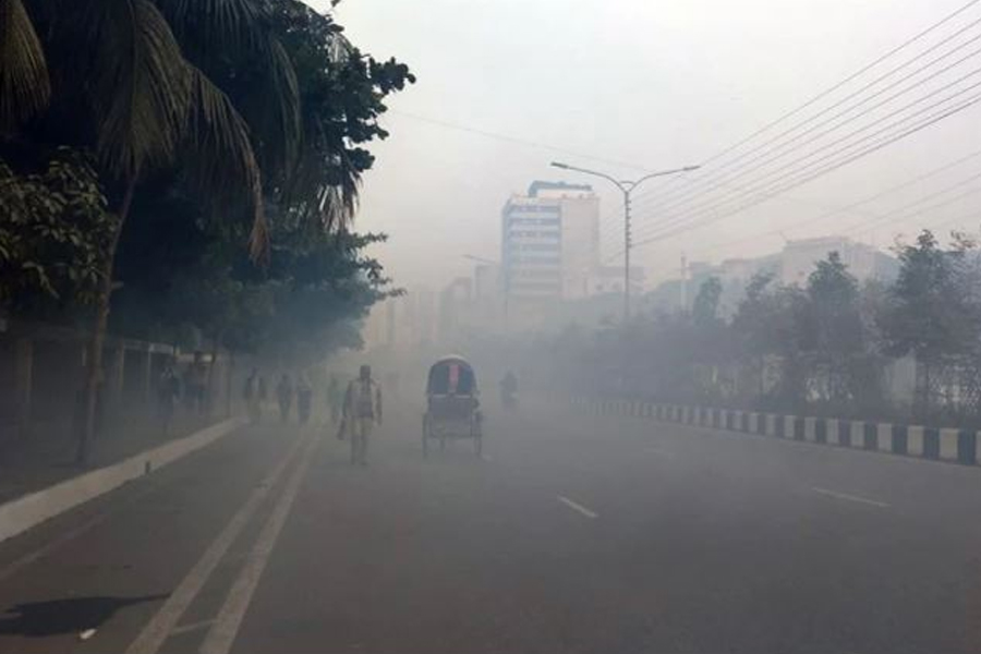 ঢাকায় ঝিরি ঝিরি কুয়াশা