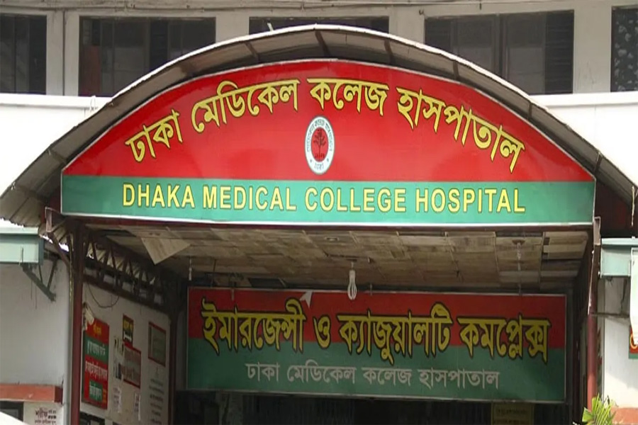 ঢাকায় ছিনতাইকারীর ছুরিকাঘাতে ৩ স্যানিটারি মিস্ত্রি আহত