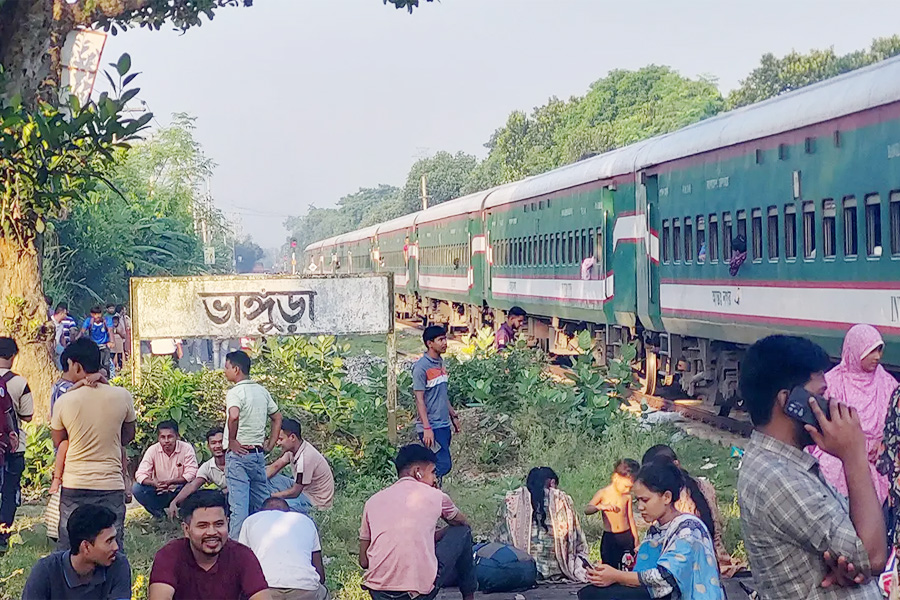 ঢাকার সঙ্গে উত্তরবঙ্গের রেল যোগাযোগ বন্ধ