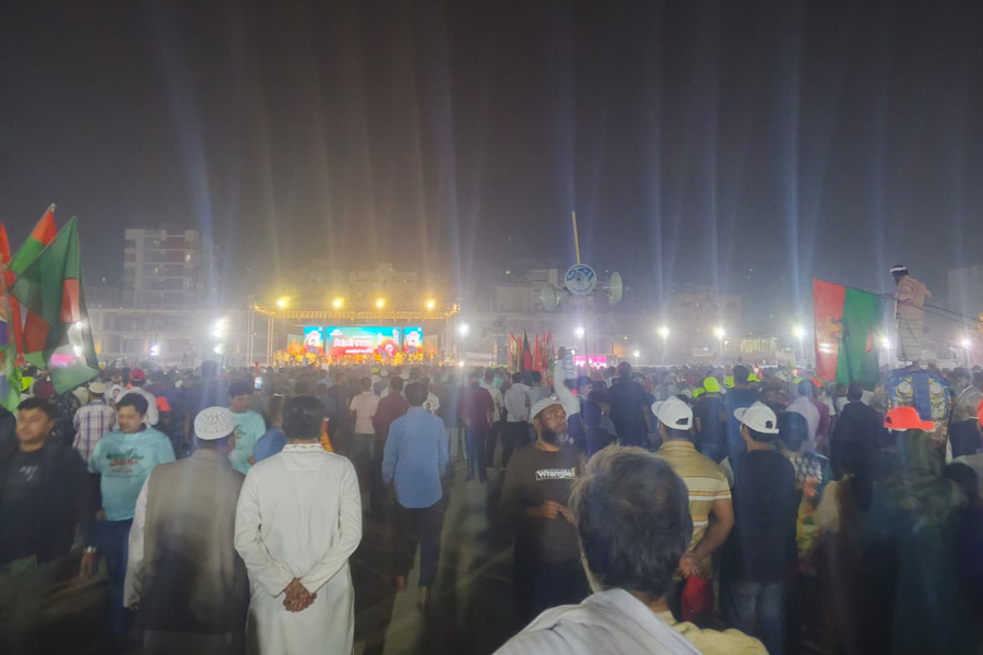 গানের সুরে ভরা উচ্ছসিত ধূপখোলা মাঠ