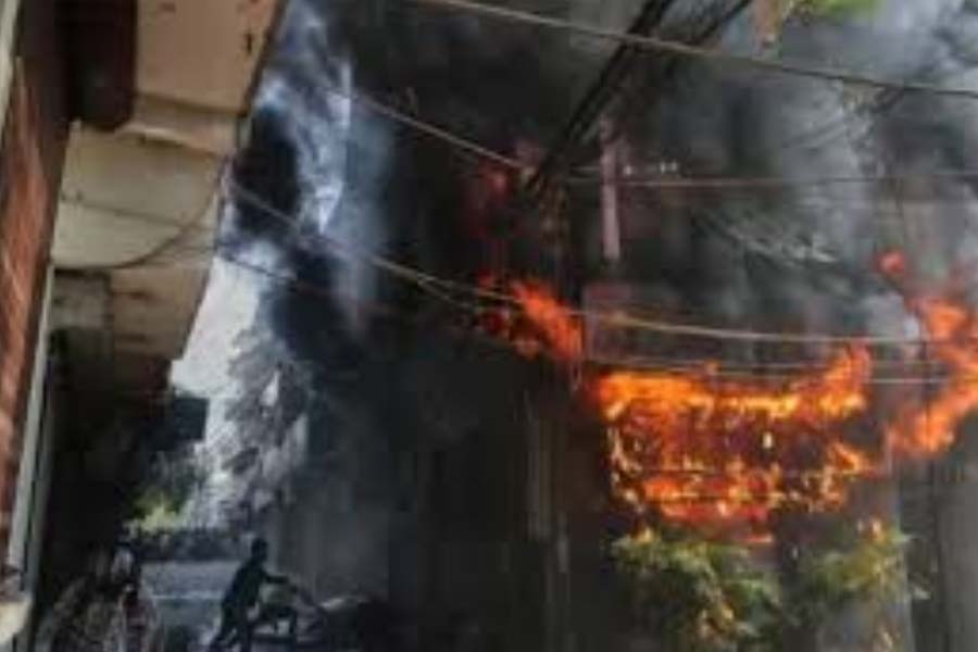 দিল্লির হোটেলে ভয়াবহ আগুন, নিহত ২১