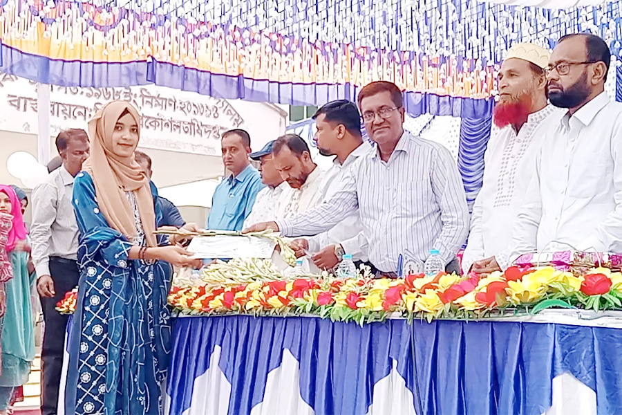 নবাবগঞ্জে এস.এস.সি পরীক্ষার্থীদের বিদায় অনুষ্ঠান