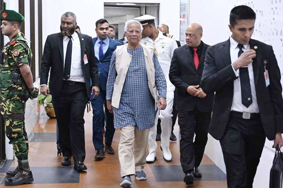 দেশে ফিরেছেন প্রধান উপদেষ্টা ড. মুহাম্মদ ইউনূস