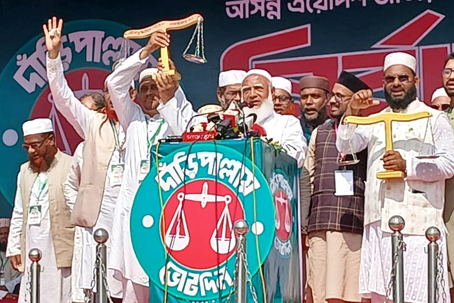 যুবকদের হাতে বেকার ভাতা নয়, কাজ দেব