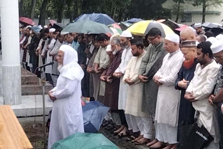 স্বামীর পাশেই চিরনিদ্রায় শায়িত হলেন সমাজকল্যাণমন্ত্রীর মা জেবুন নেসা