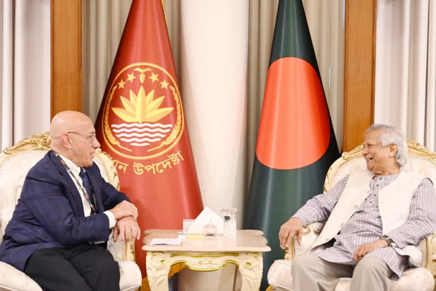 প্রধান উপদেষ্টার সঙ্গে জাতিসংঘের বিশেষ দূতের সাক্ষাৎ