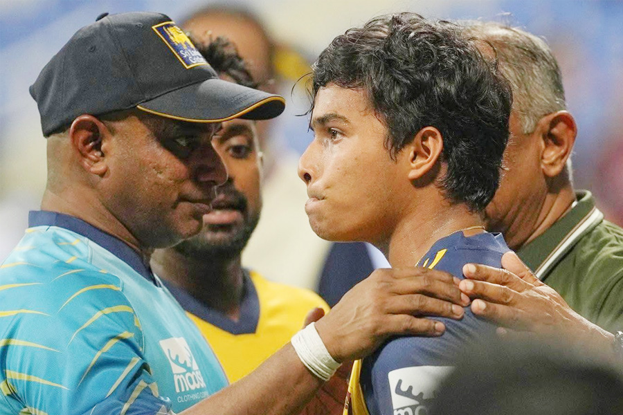 দলের জয় উদযাপনের মধ্যেই বাবার মৃত্যুসংবাদ পেলেন ভেল্লালাগে