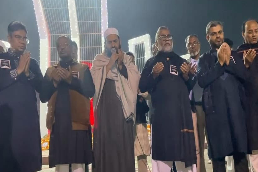 একুশের মোনাজাতে শহীদ জিয়ার নাম না নেওয়ায় ছাত্রদলের প্রতিবাদ, পুনরায় দোয়া