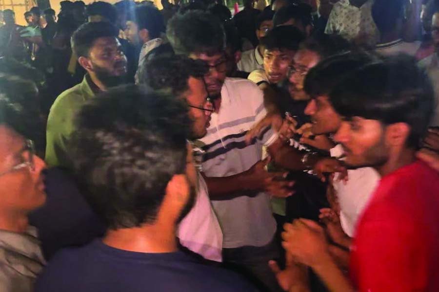 ইবিতে সিনিয়র-জুনিয়র বিরোধে সংঘর্ষ, আহত ৬