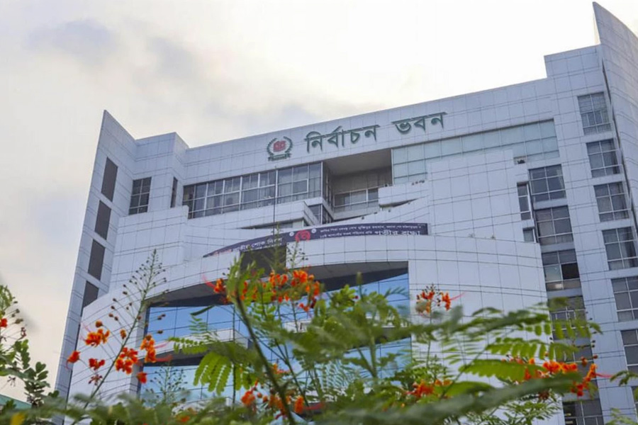 ইসি থেকে যে ১২৫ জন মনোয়নপত্র সংগ্রহ করলেন