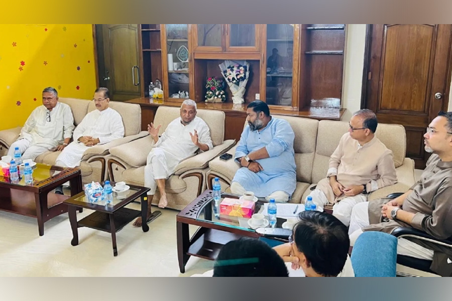 ঈদের আগে বকেয়া বেতন-বোনাস পরিশোধের নির্দেশ শ্রমমন্ত্রীর