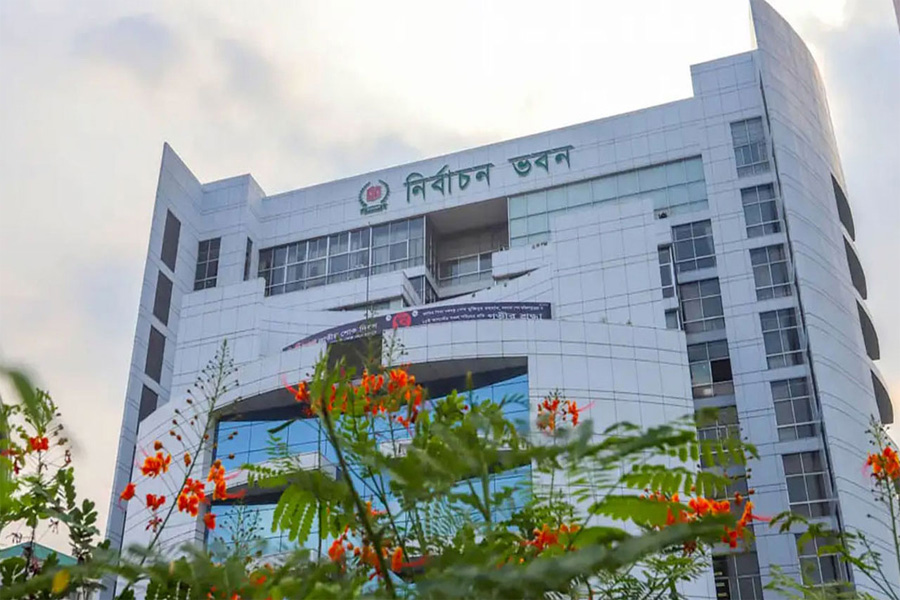 অস্তিত্বের প্রশ্নে হিম্মতের সঙ্গে কাজের আহ্বান ইউএনওদের