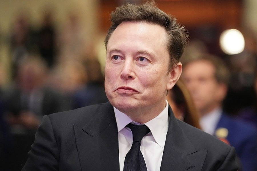 বিশ্বের প্রথম হাফ-ট্রিলিয়নিয়ার ইলন মাস্ক