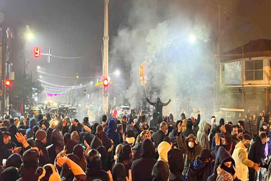 বিক্ষোভকারীদের ‘আল্লাহর শত্রু’ ঘোষণা ইরানের