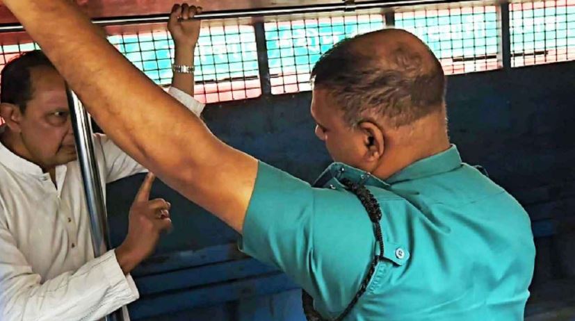 প্রিজন ভ্যানে পুলিশের সঙ্গে বাগবিতণ্ডায় জড়ালেন ইনু?