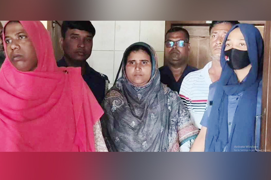 ভুয়া খাদ্যবান্ধব কার্ডের মাধ্যমে কোটি টাকা আত্মসাৎ, গ্রেপ্তার ২