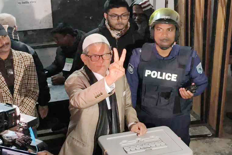 ঠাকুরগাঁওয়ে ভোট দিলেন মির্জা ফখরুল